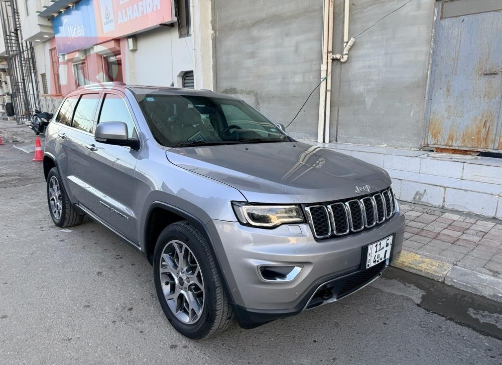 جیپ گراند شیرۆکی